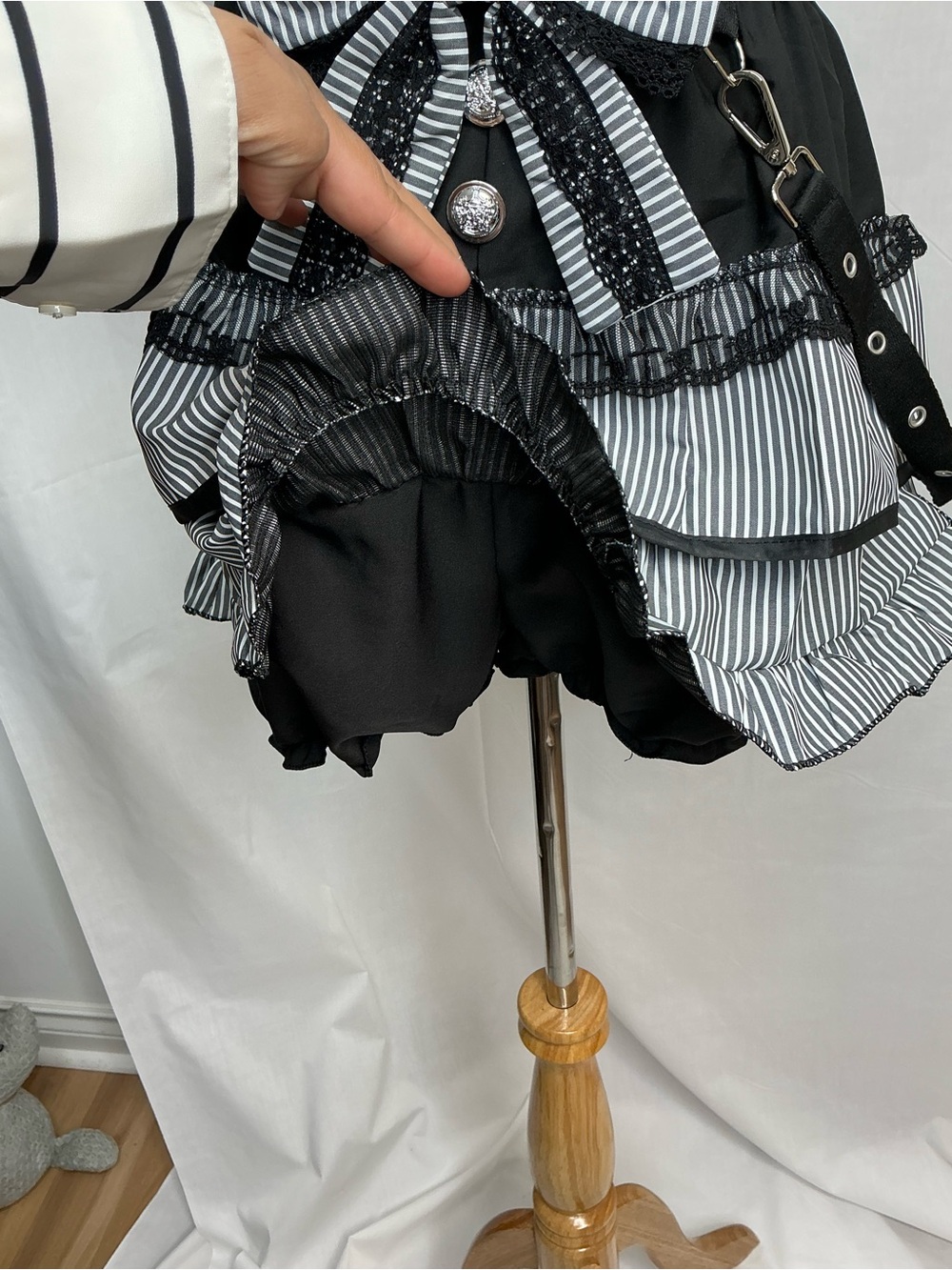 2077 - Black & White Striped Ruffle Mini Skirt with Bow - Picture 2 of 4
